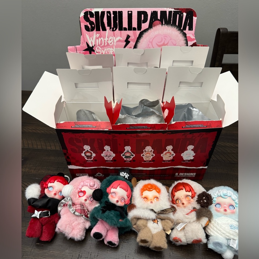 Pop Mart SKULLPANDA Winter Symphony Series Plush Set